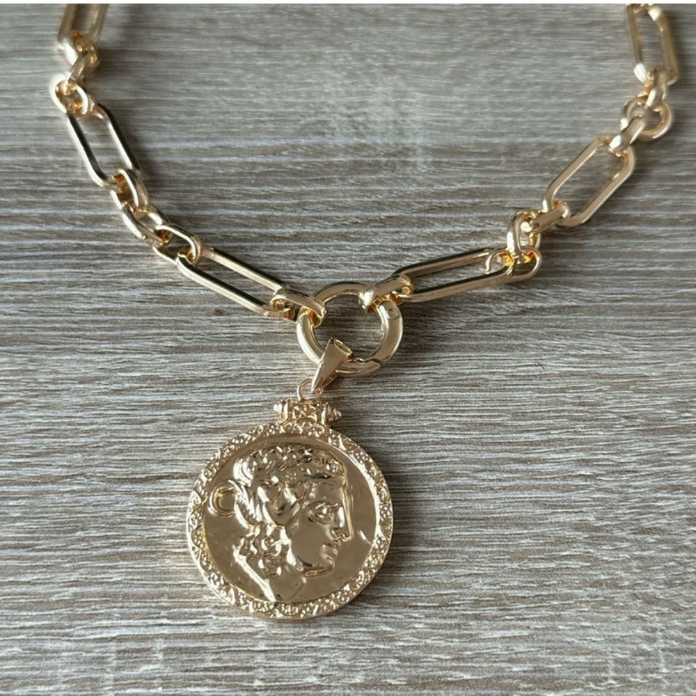 🎉 SALE! Gold Chain Necklace with Medallion